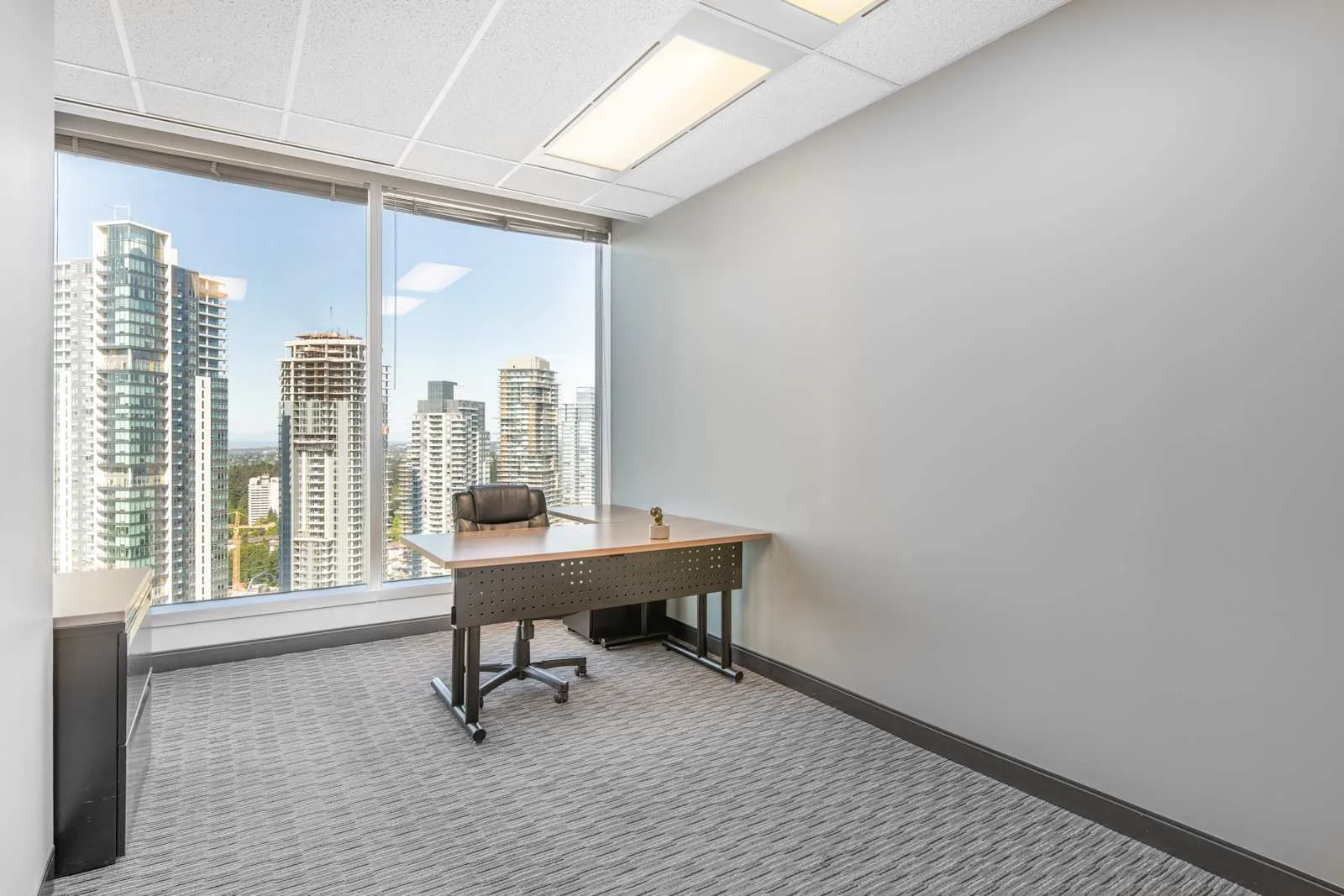 Regus BC, Burnaby – Metrotown, Private office, 1 desk, Burnaby, BC