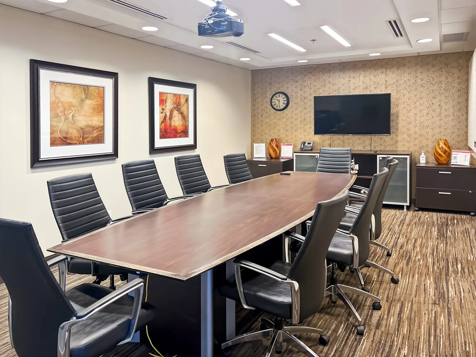 Regus BC, Kelowna - Landmark, Salle de réunion 10 personnes, Kelowna, BC