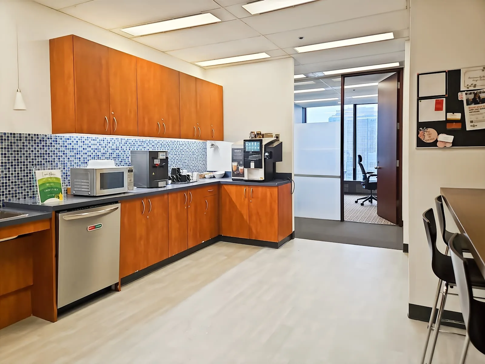 Regus BC, Vancouver - Pacific Centre, Cuisine, Vancouver, BC