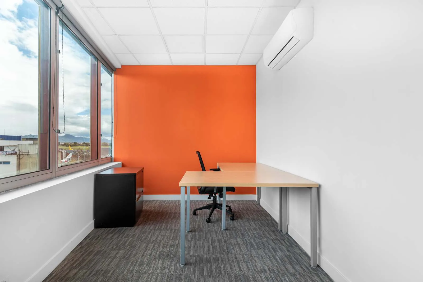 Regus BOGOTA, Aeropuerto Buró 26, Private office, 1 desk, Bogotá