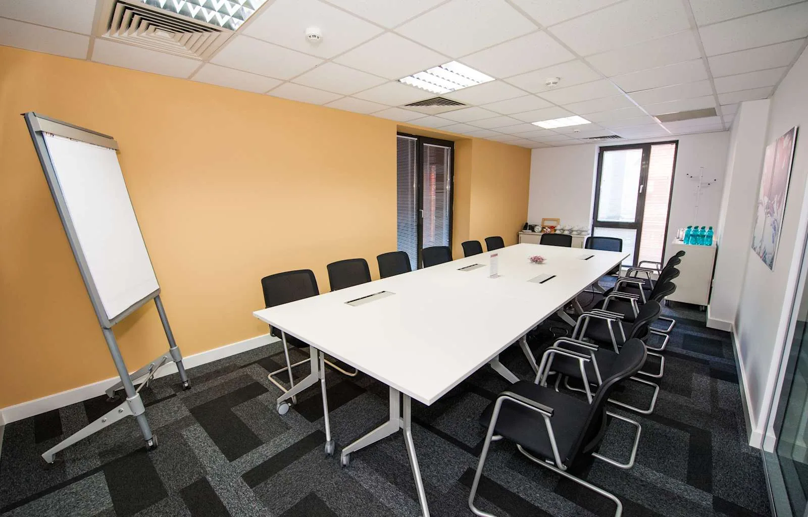 Regus BUCHAREST, City Centre, Sală de ședințe pentru 12 persoane, București