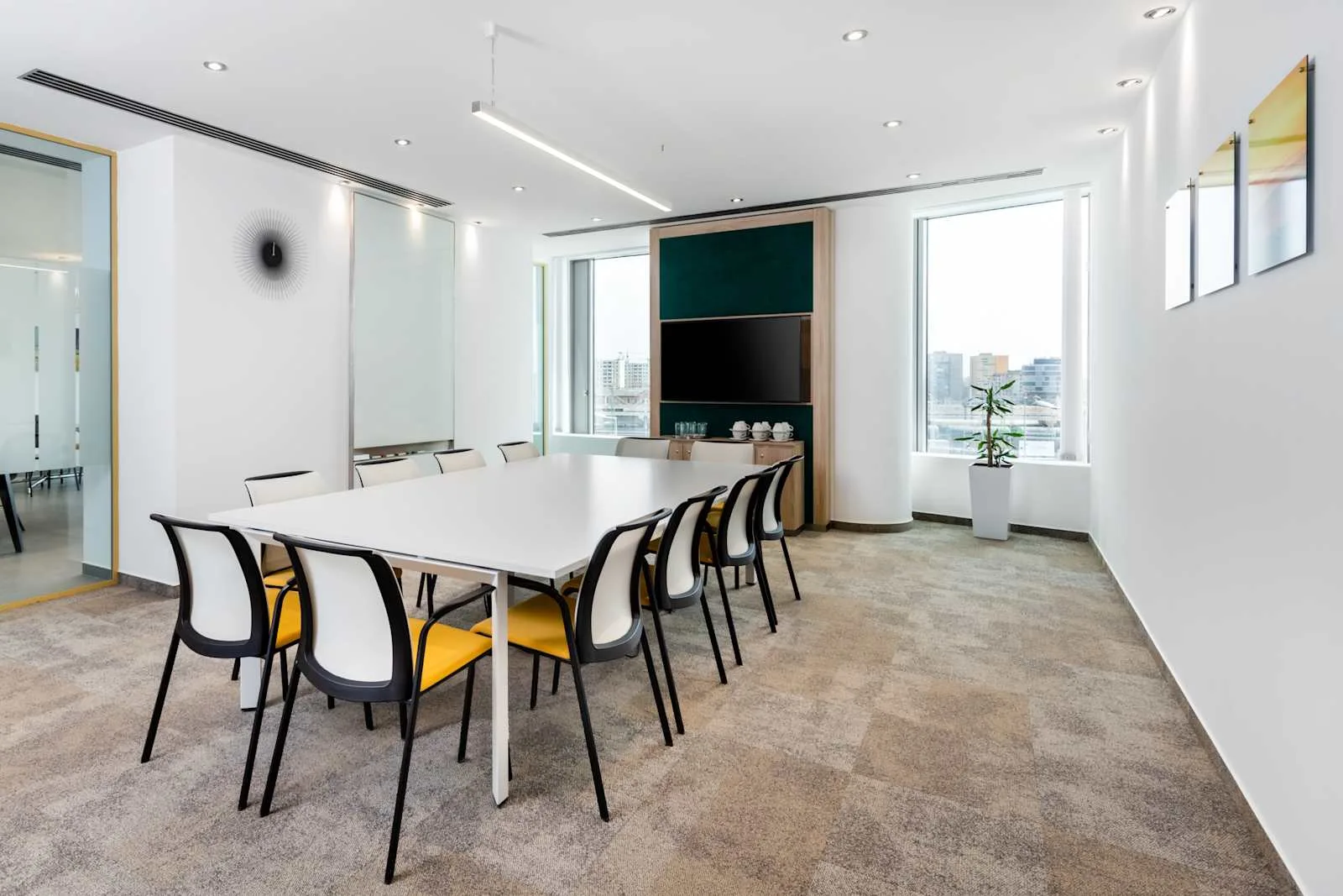 Regus BUDAPEST, BudapestOne Centre, Tárgyaló 12 főre, Budapest