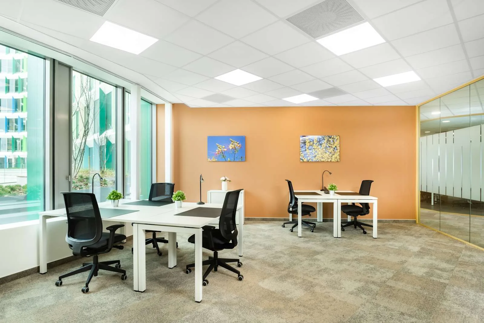 Regus BUDAPEST, BudapestOne Centre, Külön iroda 5 munkaállomással, Budapest