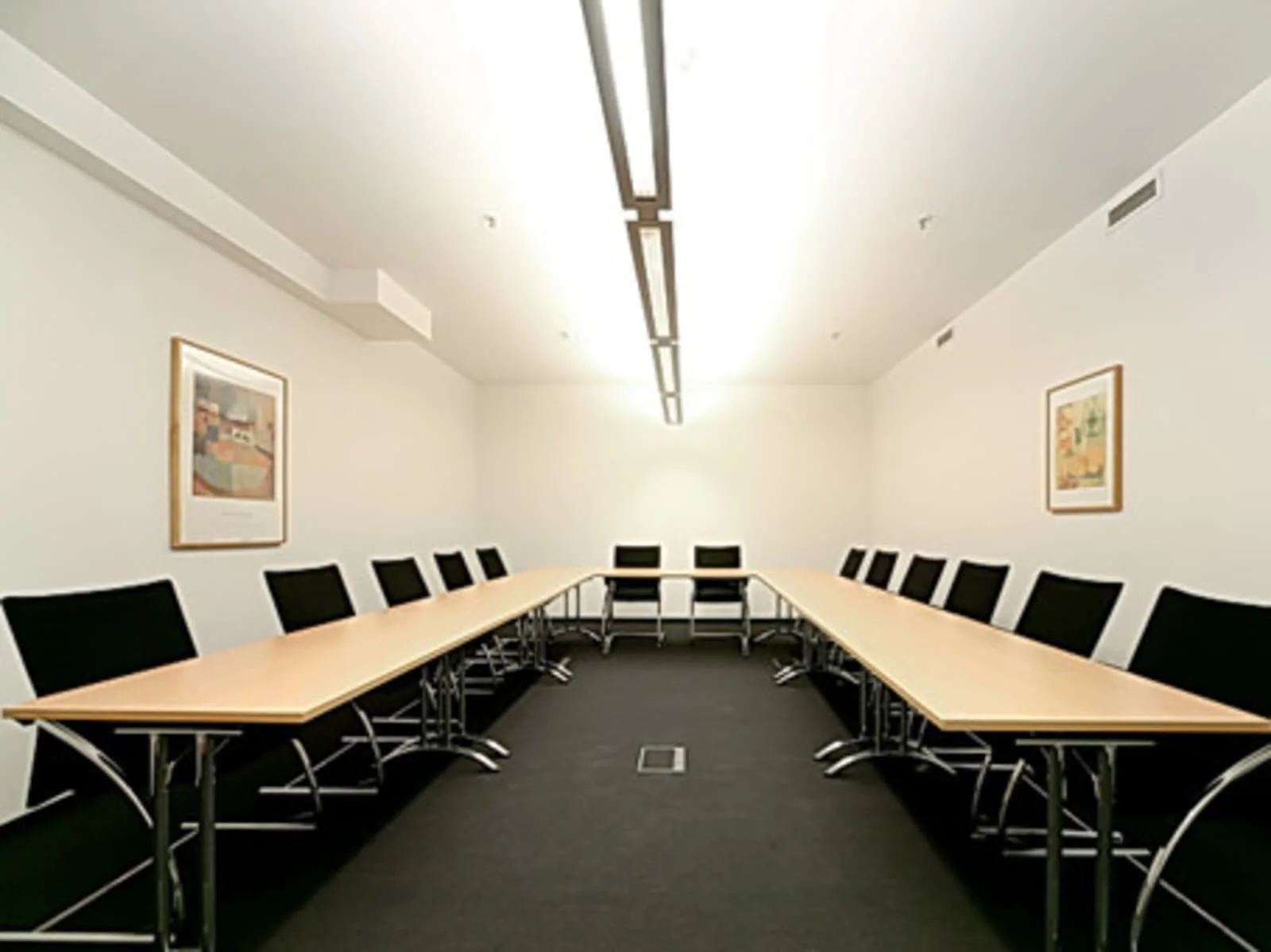 Regus BUDAPEST, First Site, Tárgyaló 16 főre, Budapest