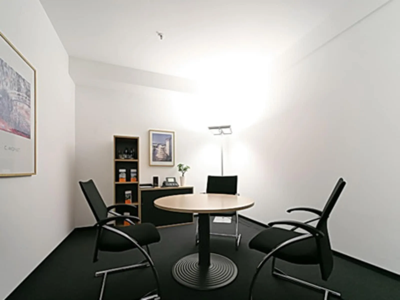 Regus BUDAPEST, First Site, Tárgyaló 3 főre, Budapest