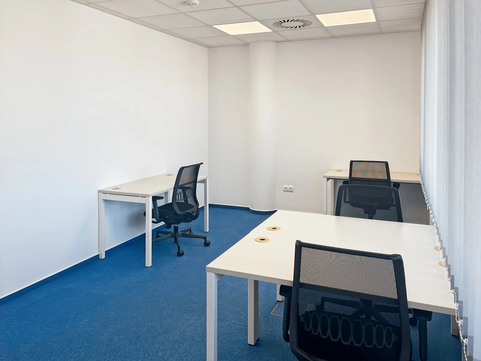 Regus Budapest, Madarász Office Park, Private office, 3 desks, Budapest