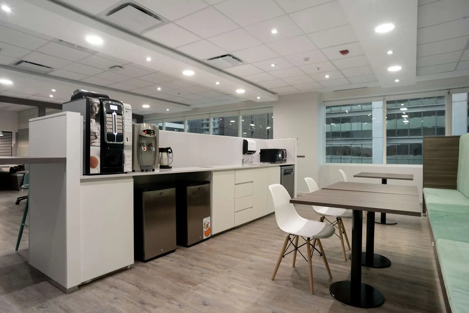 Regus BUENOS AIRES, Laminar II Catalinas, Kitchen, Buenos Aires