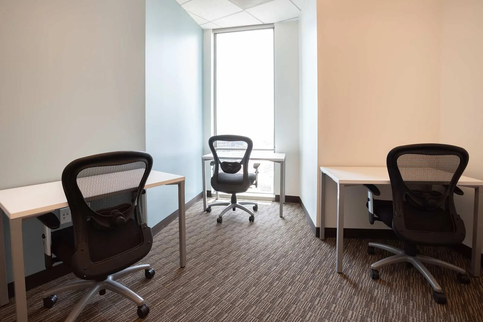Regus CA, Los Angeles - US Bank Tower, Private office, 3 desks, Los Angeles, CA