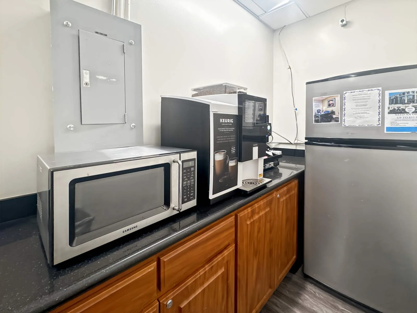 Regus CA, Beverly Hills - N Camden Dr, Kitchen, Beverly Hills, CA