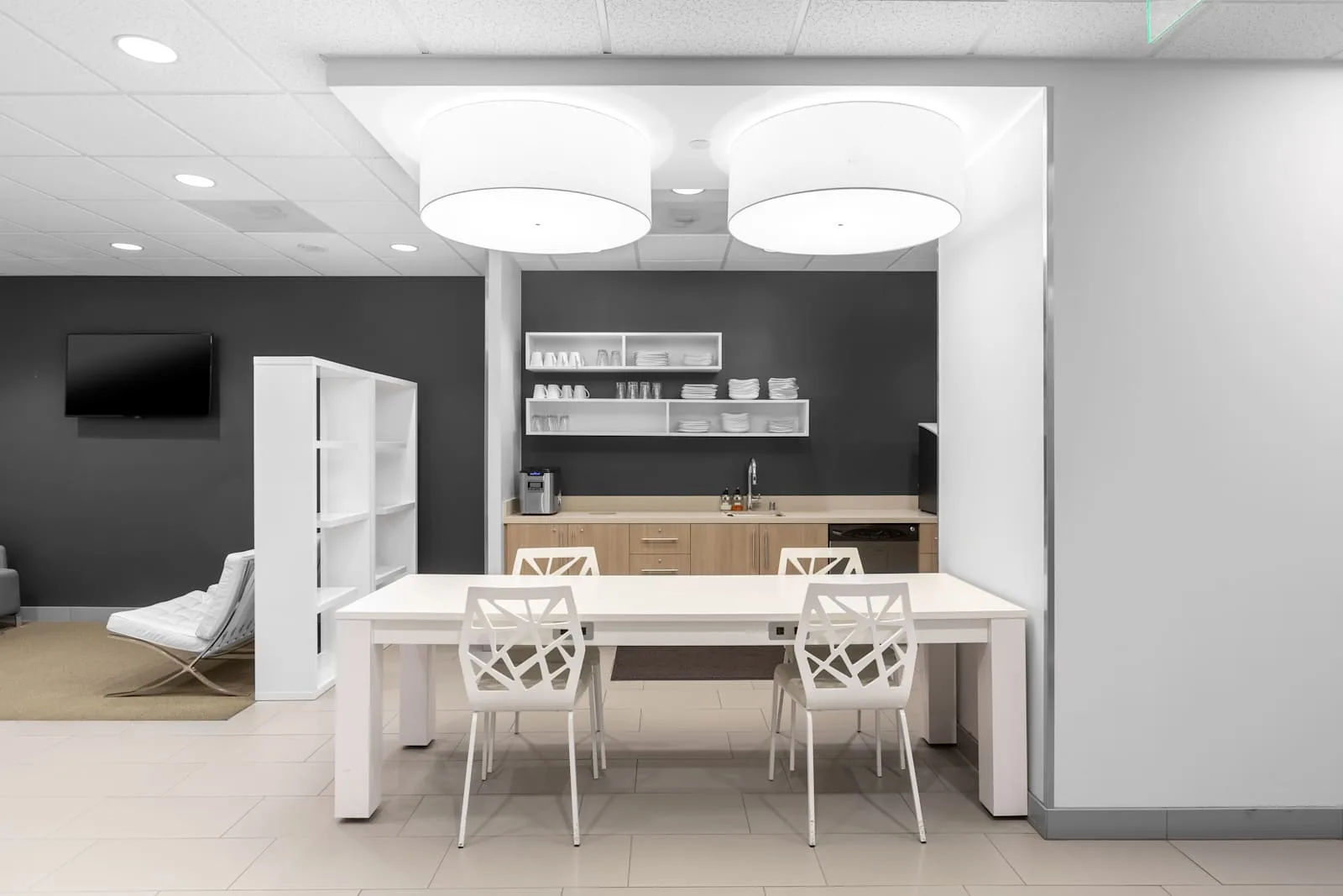 Regus CA, Burbank - Burbank Business District, Kitchen, Burbank, CA
