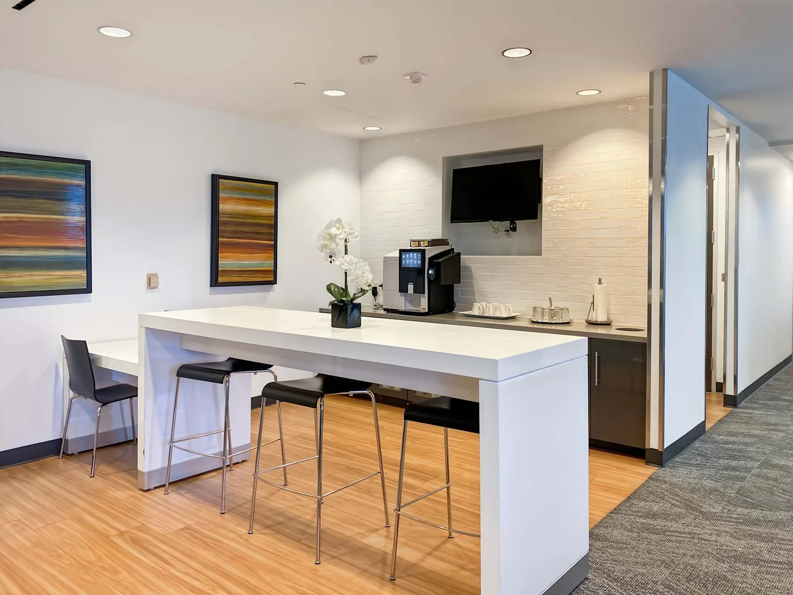 Regus CA, Long Beach – Landmark Square, Kitchen, Long Beach, CA