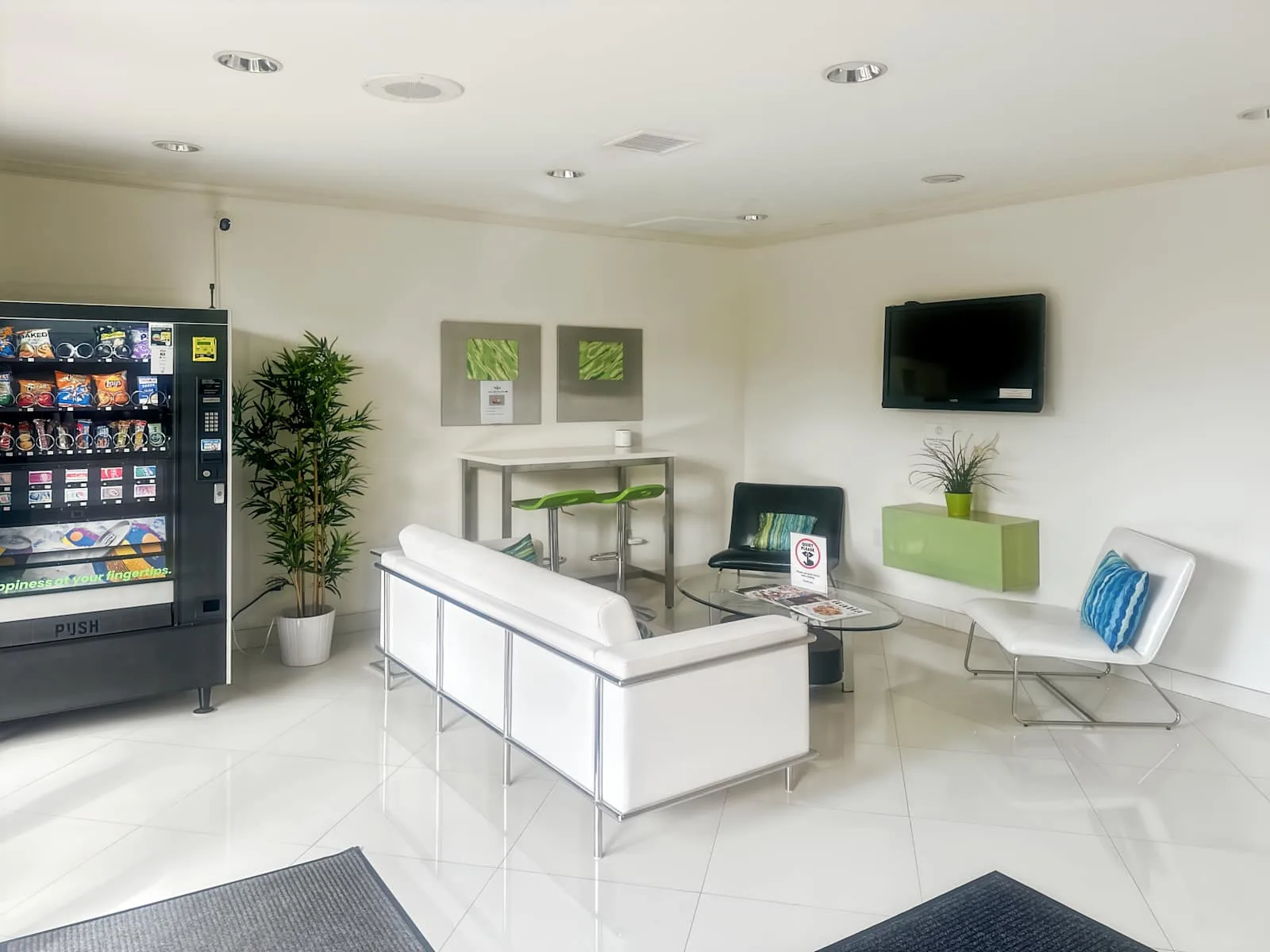 Regus CA, Mission Viejo - Las Ramblas, Lounge, Mission Viejo, CA