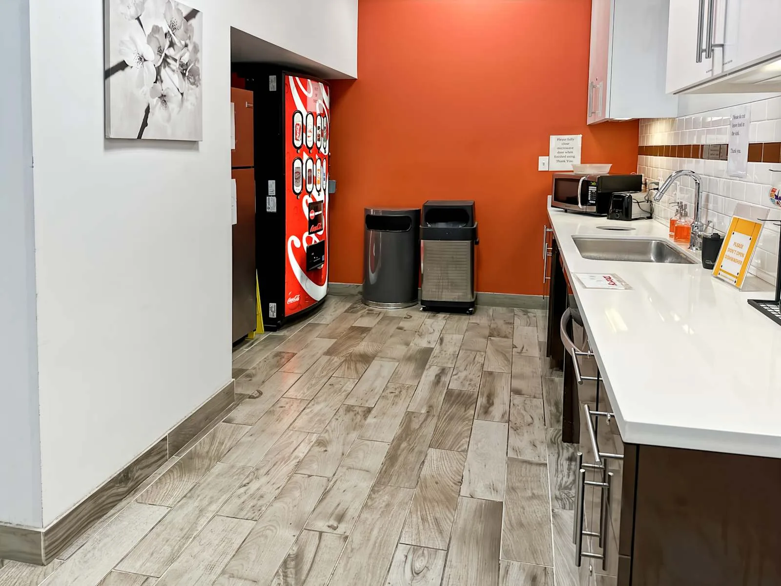Regus CA, Mountain View - Mountain View Downtown, Kitchen, Mountain View, CA