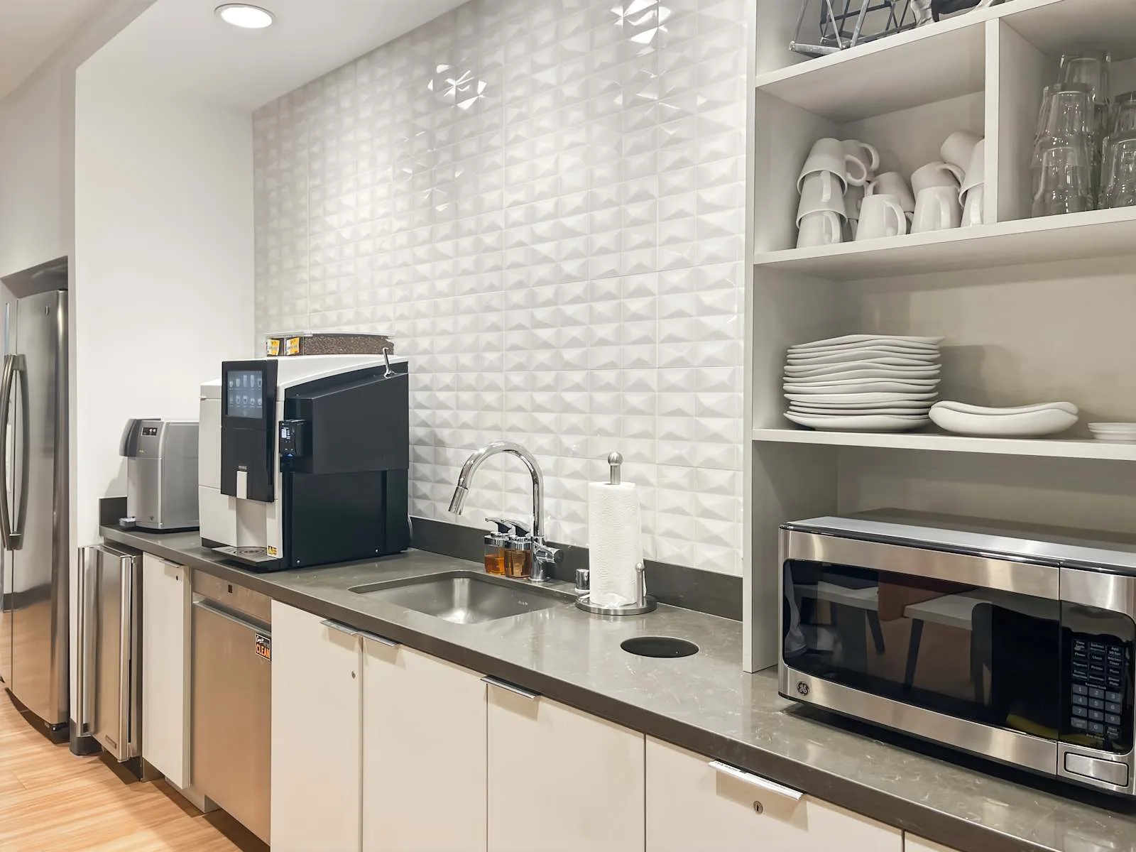 Regus CA, Newport Beach - 5000 Birch Street, Kitchen, Newport Beach, CA