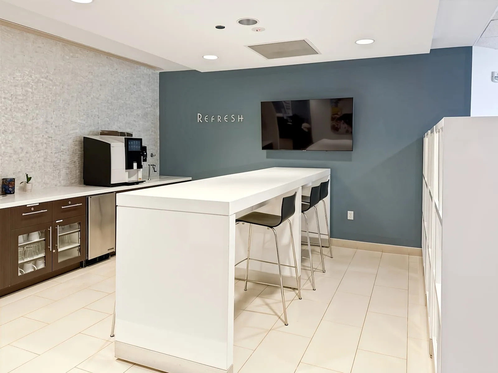 Regus CA, Redwood City - Twin Dolphin Drive, Kitchen, Redwood City, CA