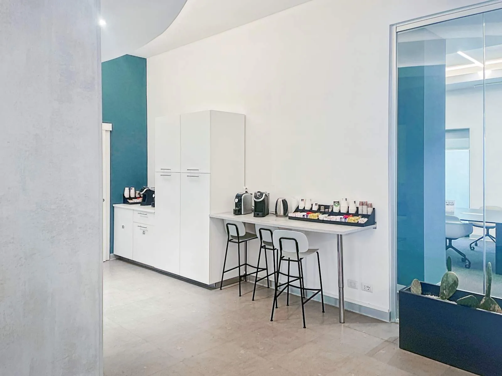 Regus Cagliari, Carlo Felice, Kitchen, Cagliari