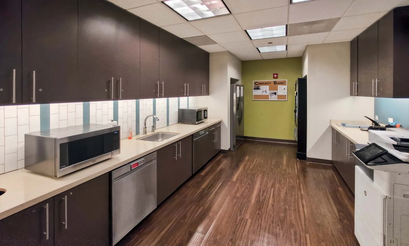 Regus IL, Chicago-CBD - West Loop Riverside Plaza Center, Kitchen, Chicago, IL