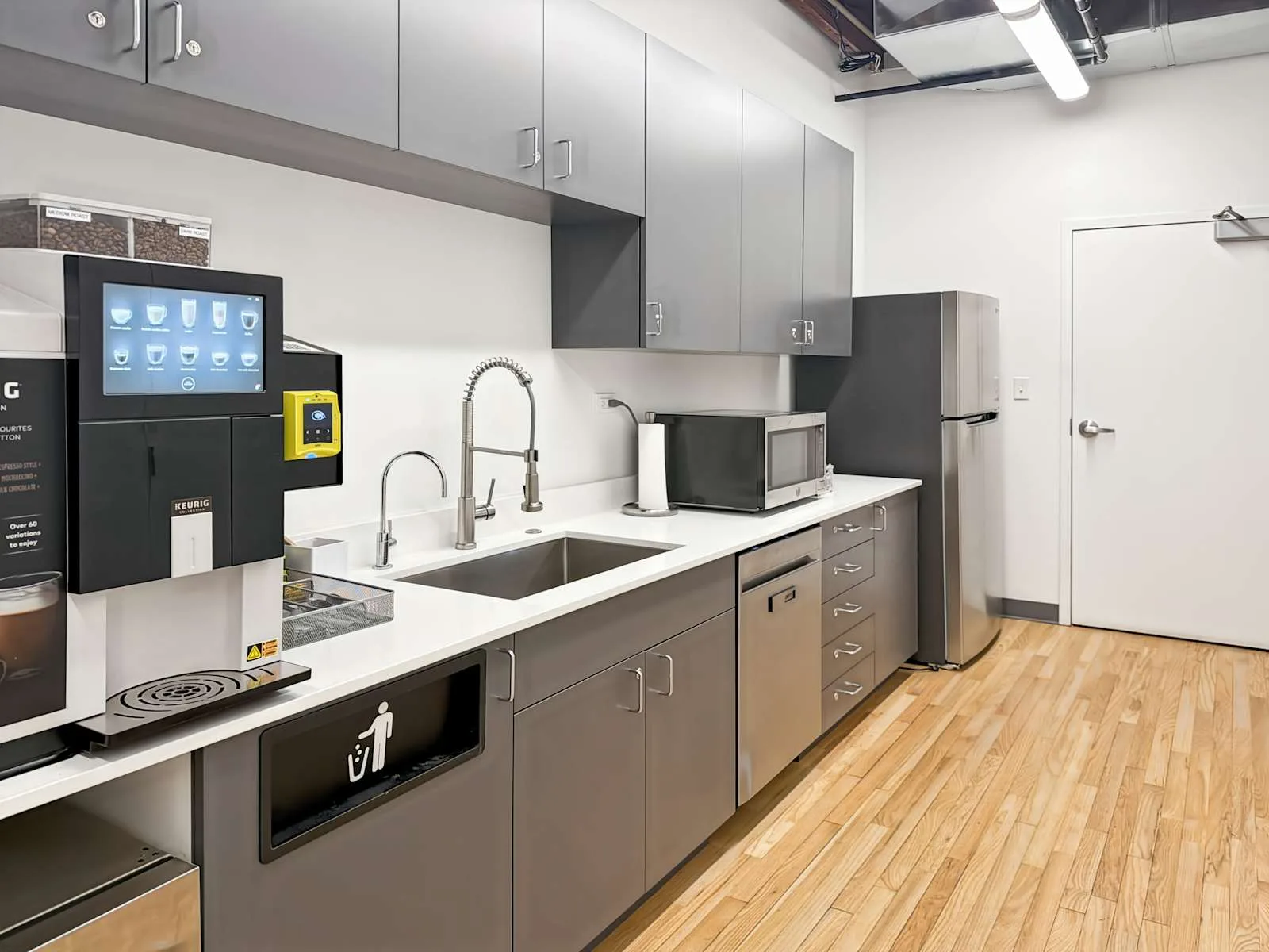 Regus IL, Chicago - Goose Island, Kitchen, Chicago, IL