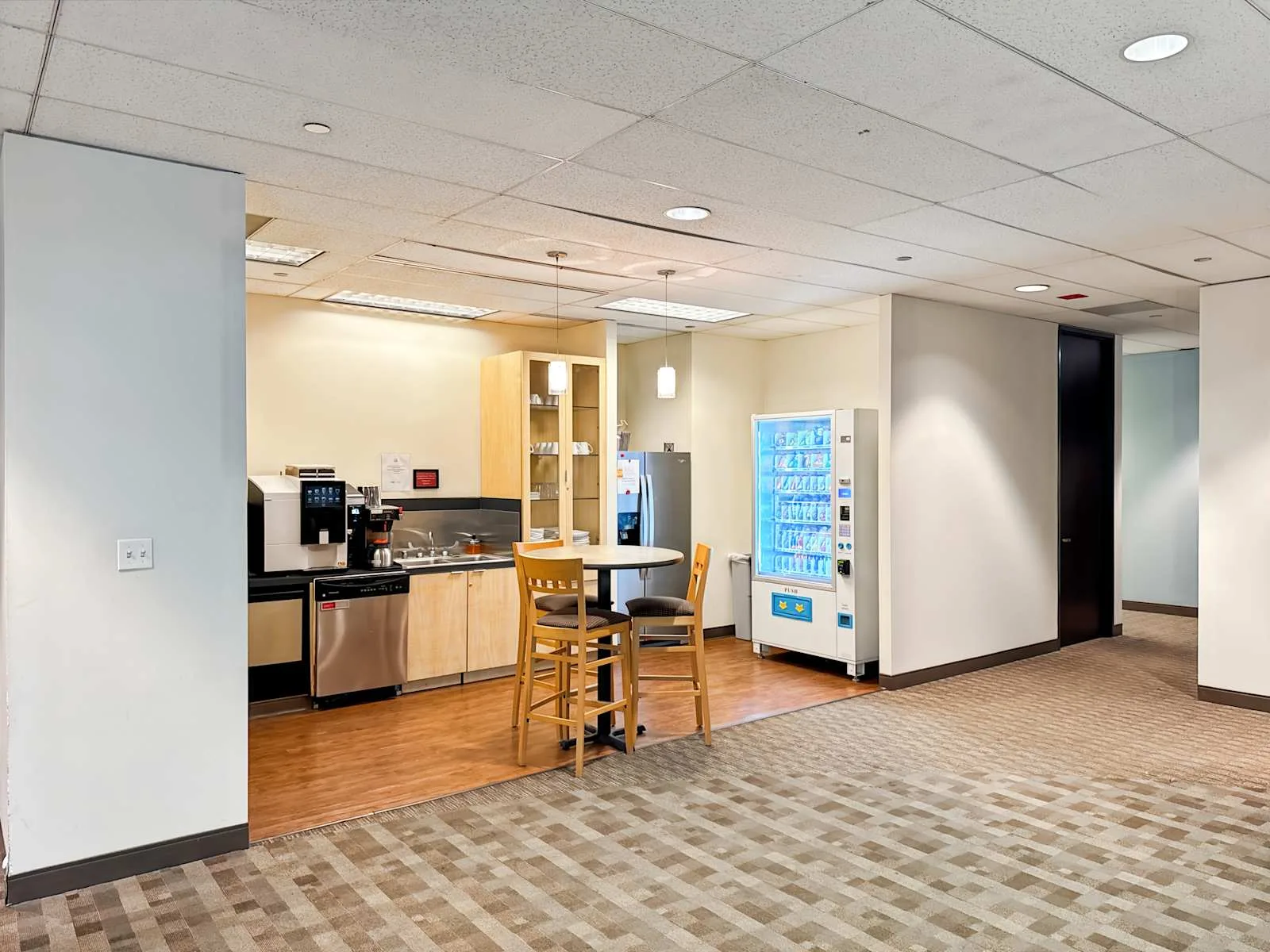 Regus IL, Chicago - North LaSalle, Kitchen, Chicago, IL