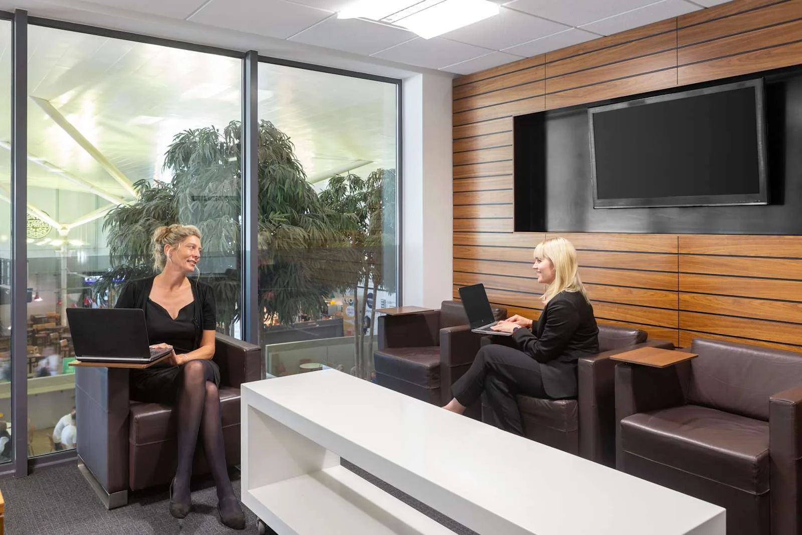 Regus COBHAM, Cobham Services, Regus Express, Lounge, Cobham