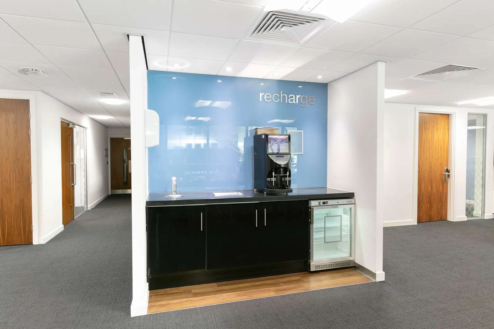 Regus COBHAM, Cobham Services, Regus Express, Cuisine, Cobham