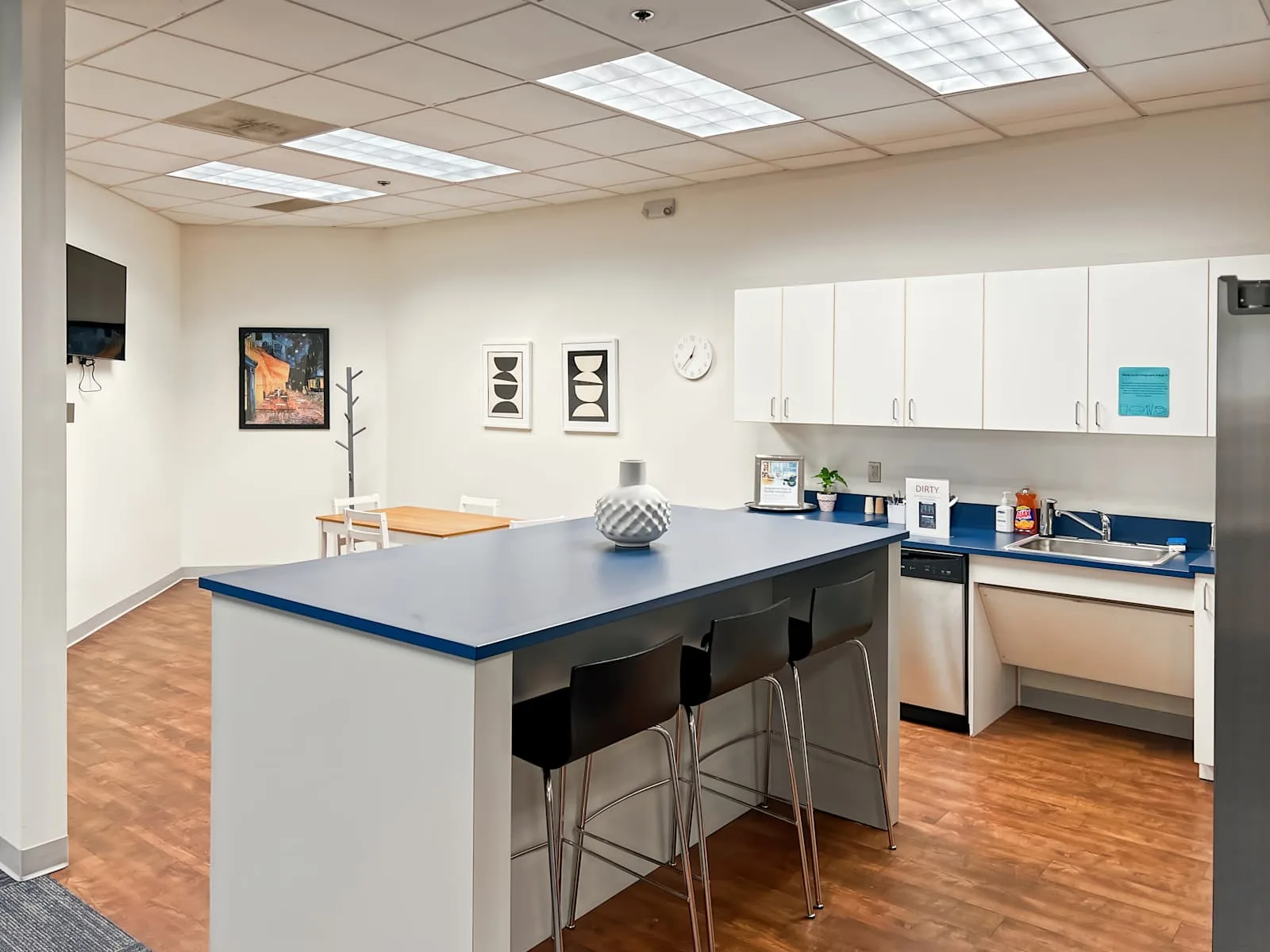 Regus CT, Shelton - 1 Waterview Dr, Kitchen, Shelton, CT