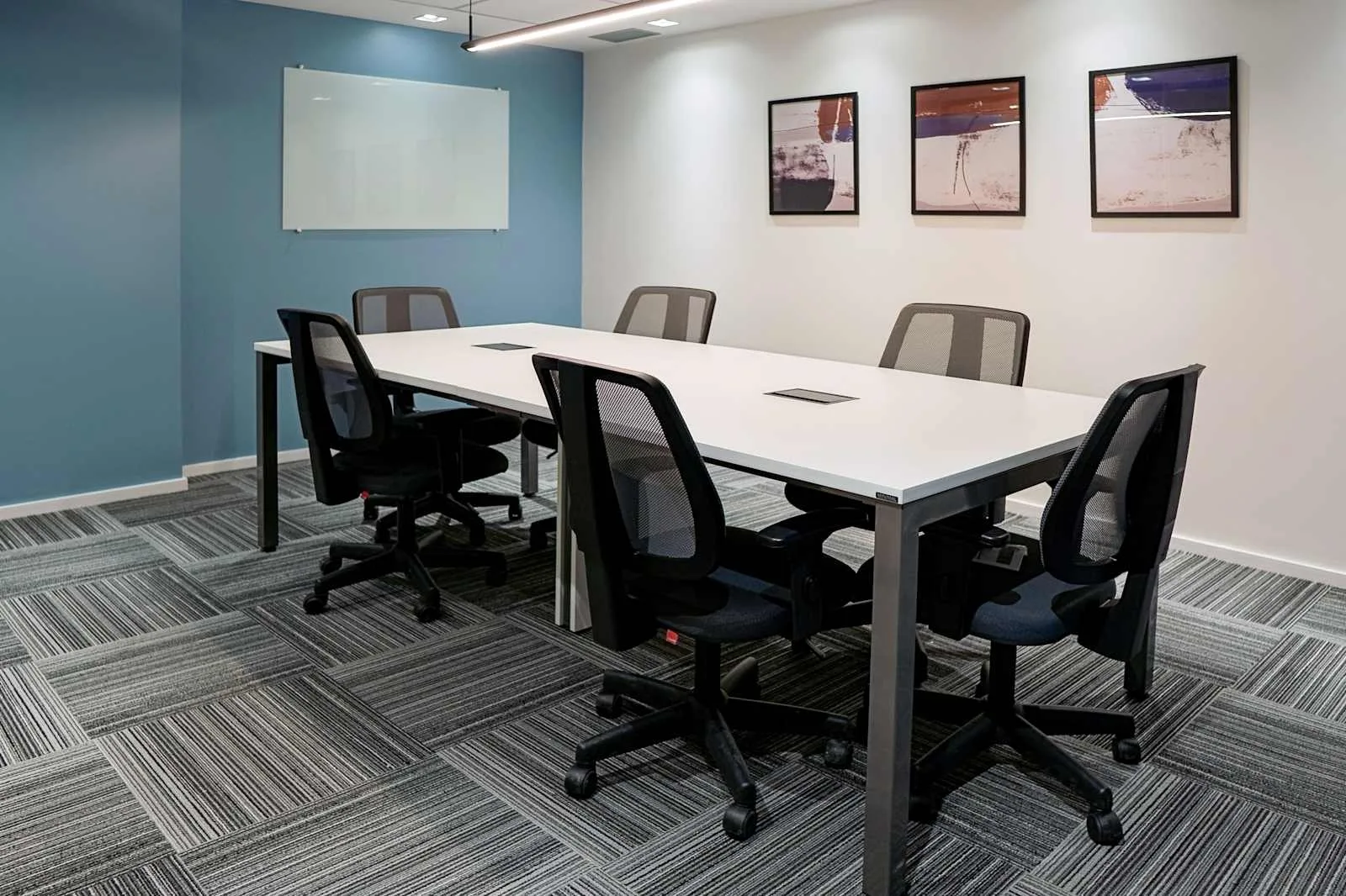 Regus Curitiba Seculo XXI, Sala de reuniões para 6 pessoas, Curitiba