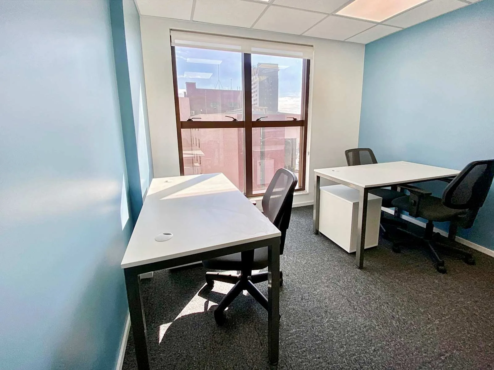 Regus Curitiba Seculo XXI, Escritório privativo com 3 postos, Curitiba