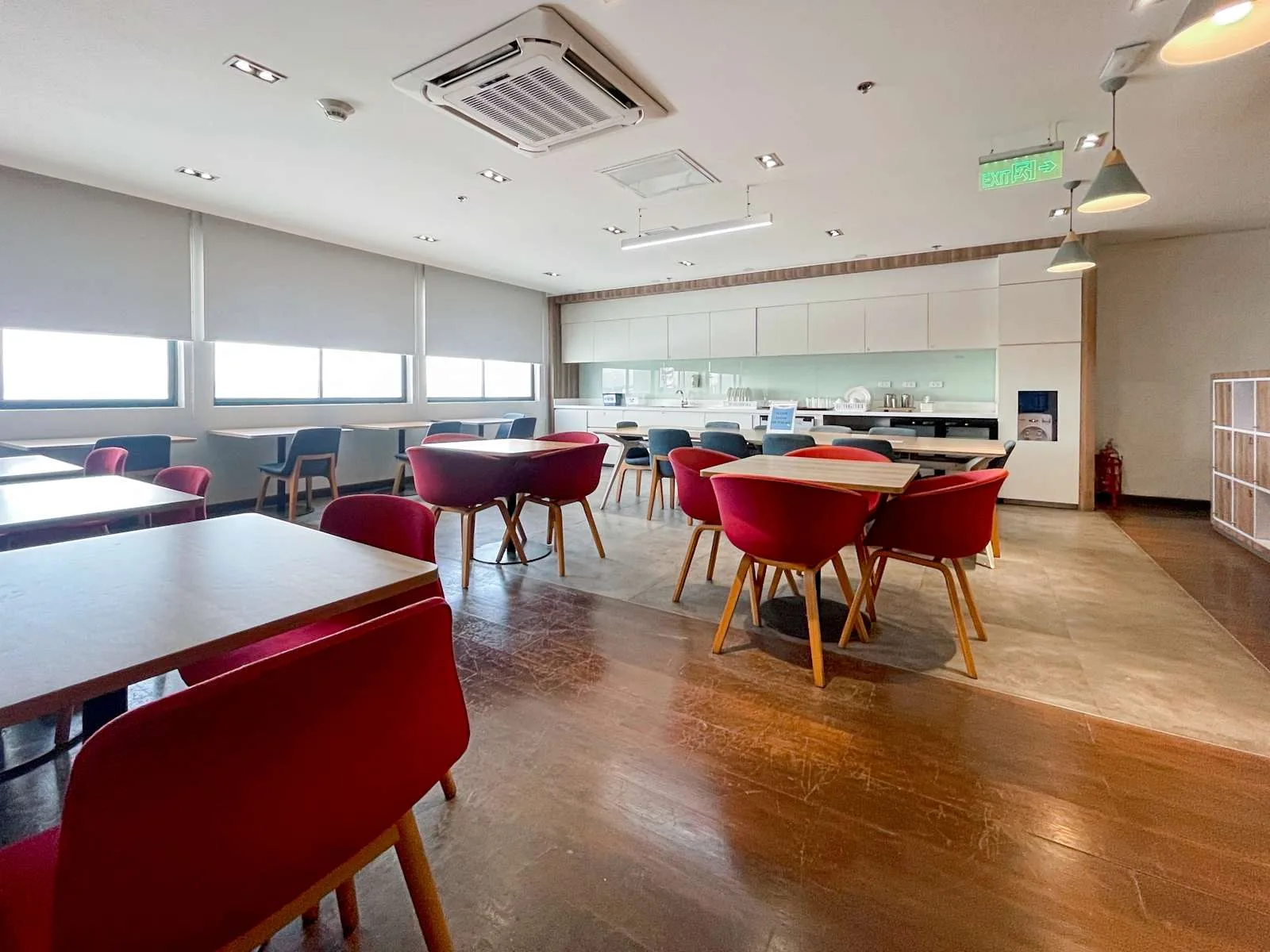 Regus DAVAO, Felcris Centrale、自助餐厅、达沃市