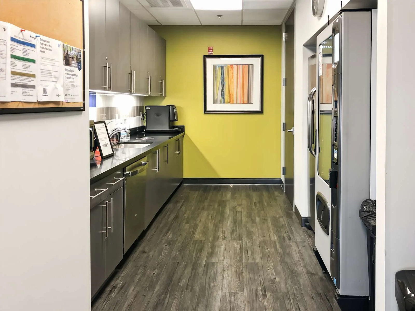 Regus DC, Washington - Capitol Riverfront, Kitchen, Washington, DC
