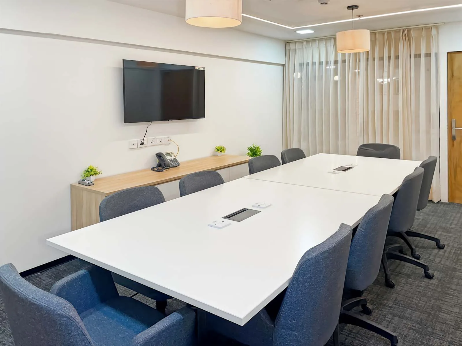 Regus Dehradun, 44A IT Park, Meeting room for 8 people, Dehradun
