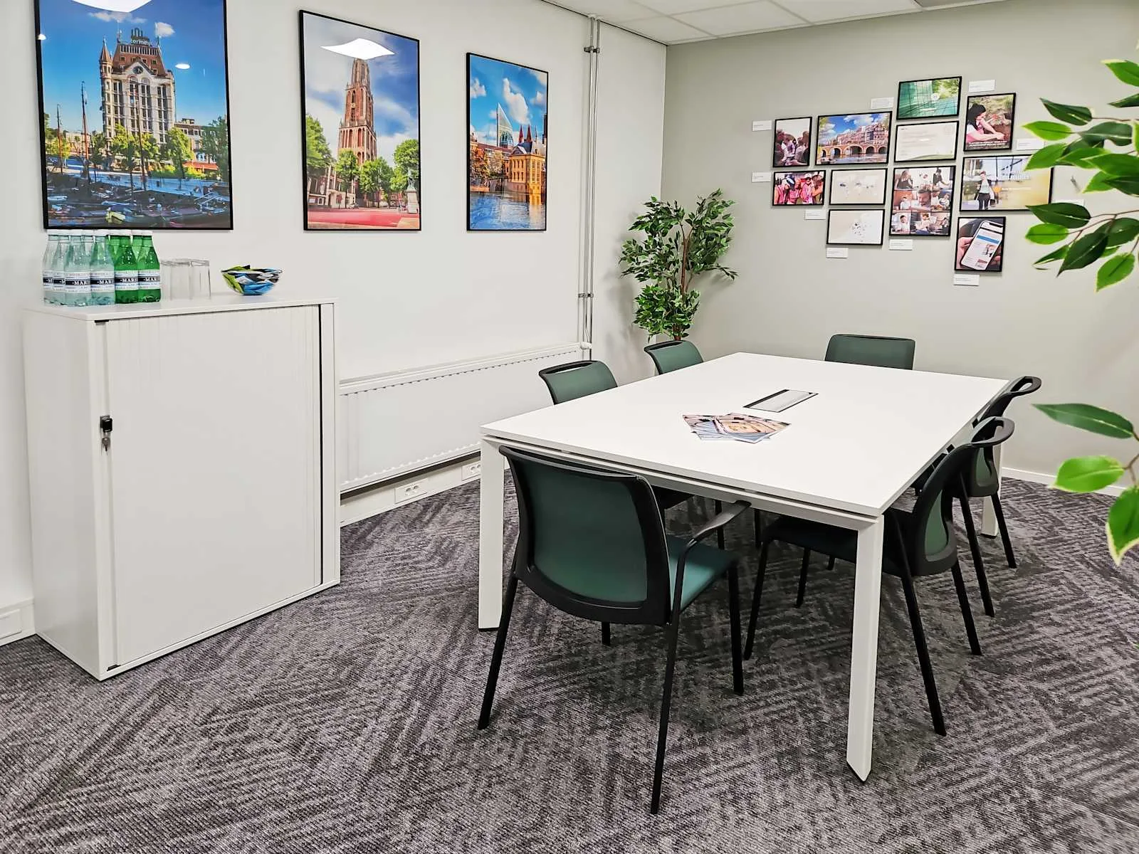 Regus Den Bosch, Stationsplein, Salle de réunion 6 personnes, Bois-le-Duc