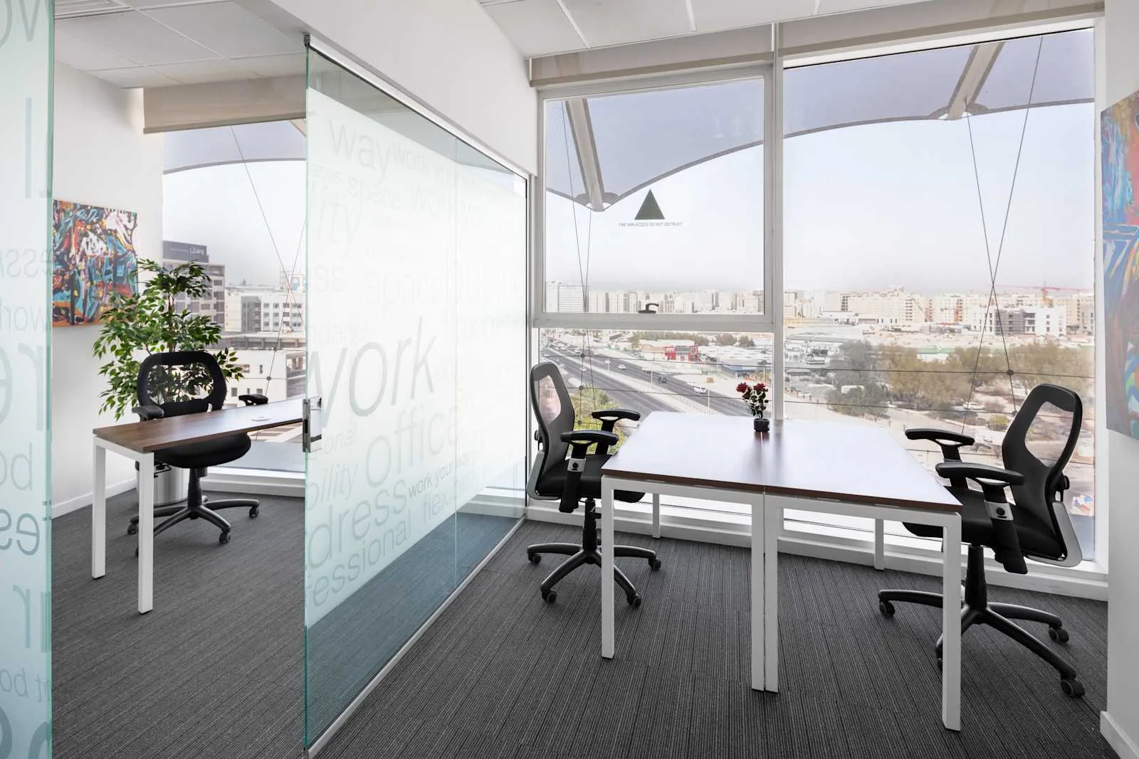 Regus DOHA, Al Ghanem Building، مكتب خاص بمحطتي عمل، الدوحة