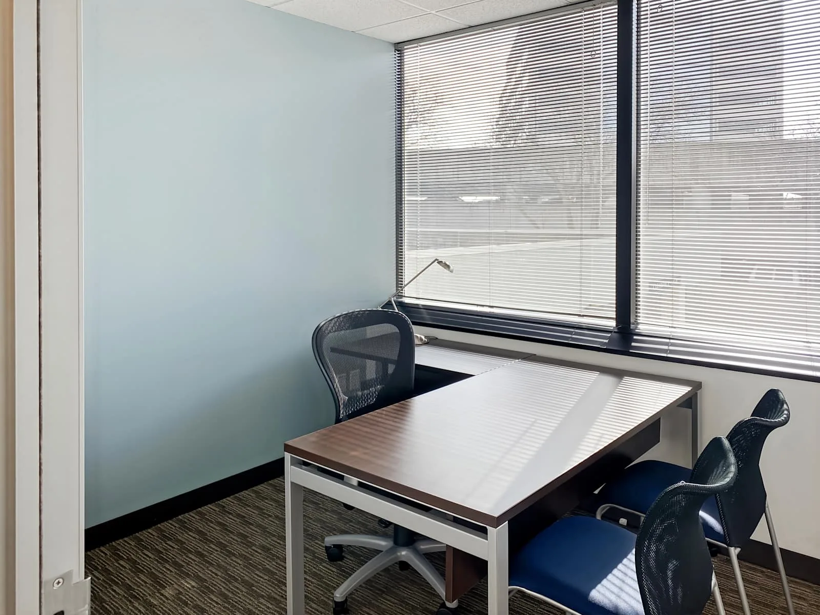 Regus IL, Downers Grove - Executive Towers West, Private office, 1 desk, Downers Grove, IL