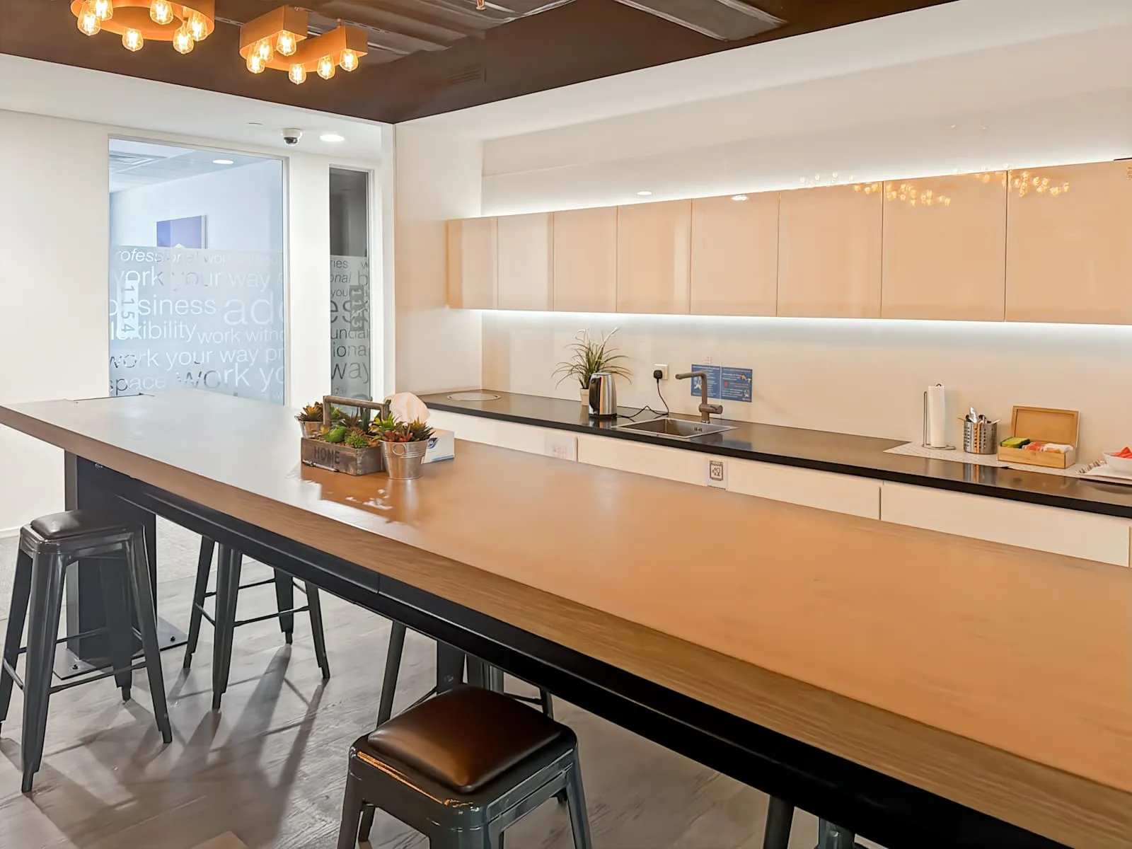 Regus DUBAI, JAFZA One, Kitchen, Media City, Dubai,