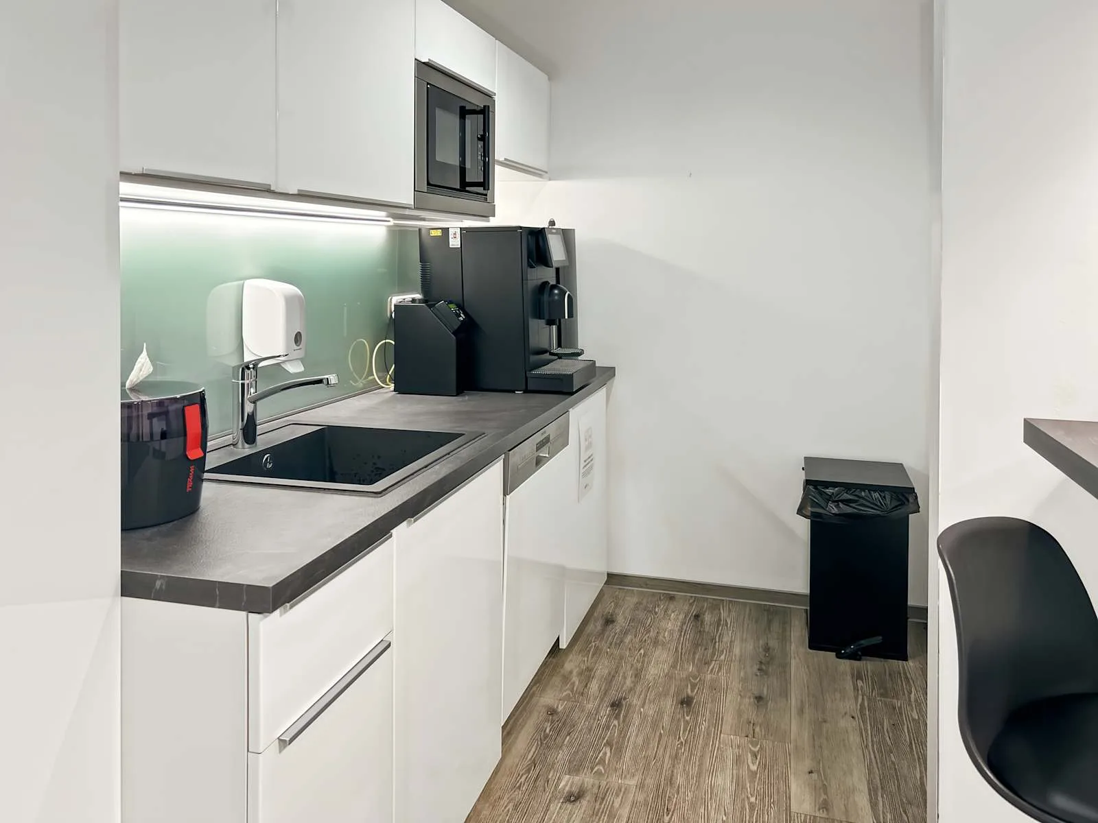 Regus DUSSELDORF, Neuer Zollhof, Kitchen, Düsseldorf