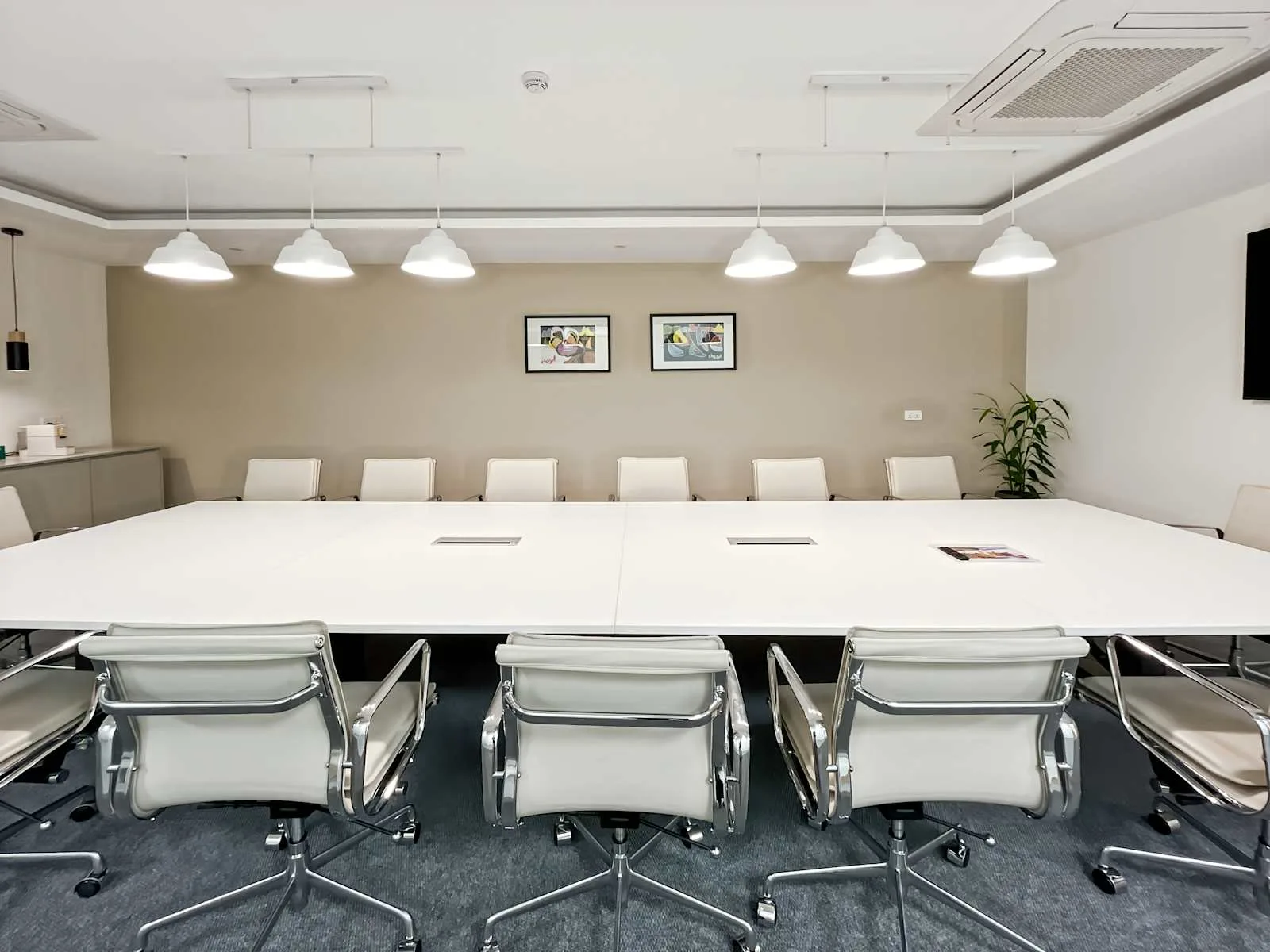 Regus Ebene, Nexsky Building, Meeting room for 14 people, Ebene