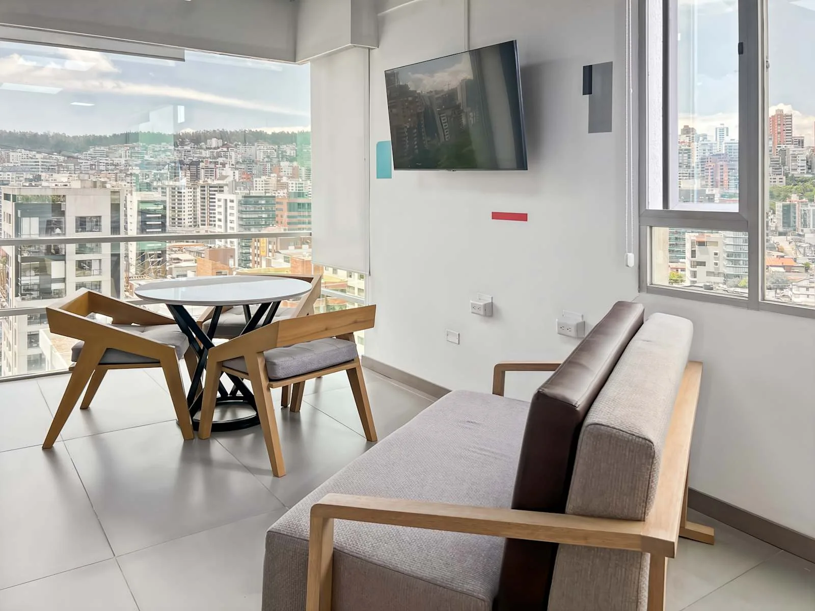 Regus ECUADOR, Quito, Edificio Carolina Millenium, Lounge, Quito
