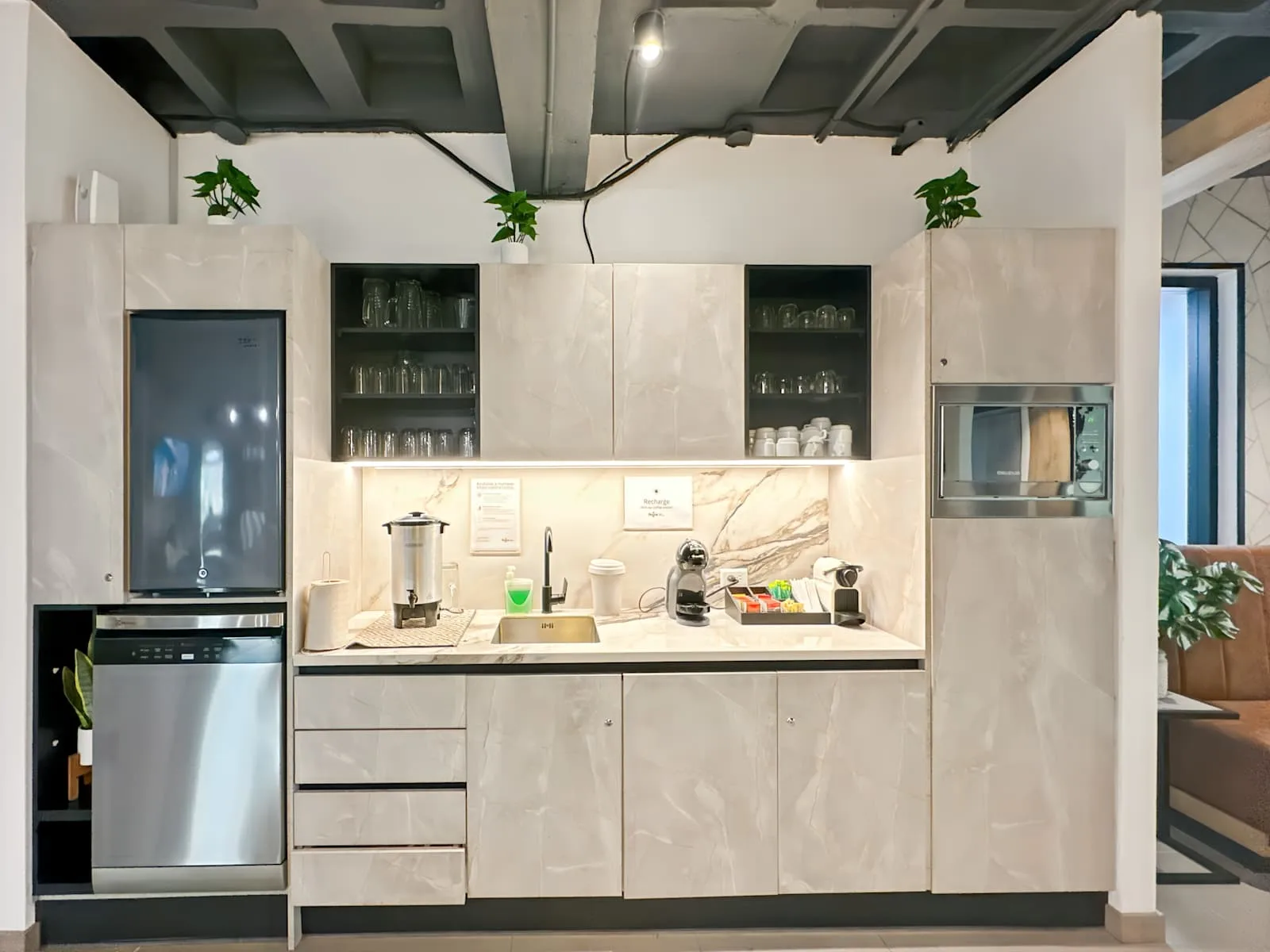 Regus ECUADOR, Quito, Edificio Carolina Millenium, Kitchen, Quito