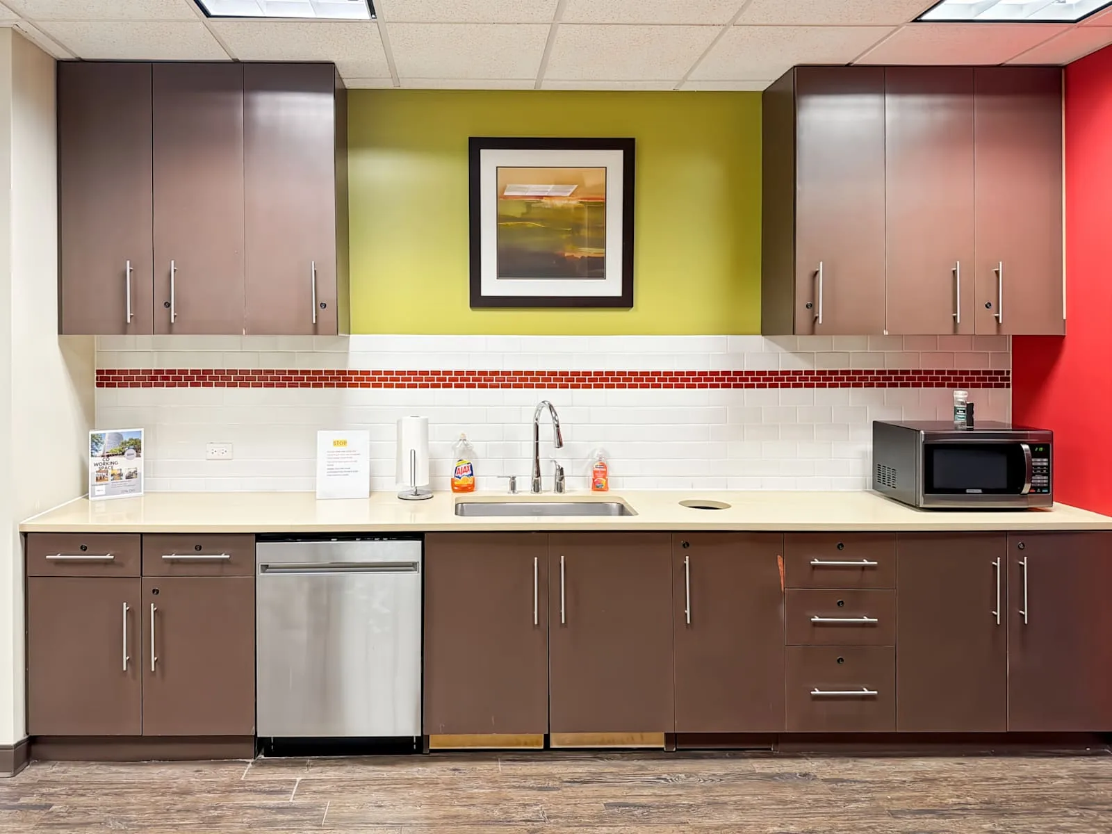 Regus IL, Evanston - Orrington Plaza, Kitchen, Evanston, IL