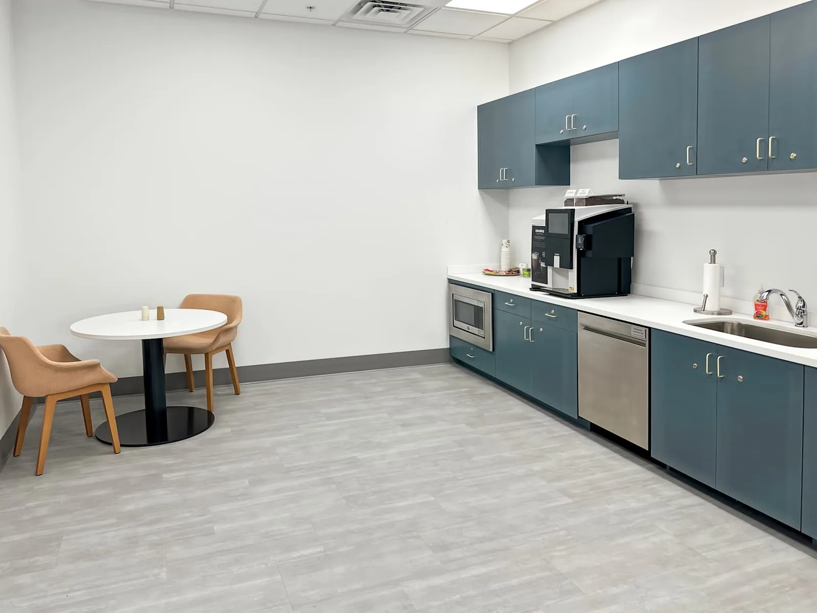 Regus FL, Daytona Beach - Concierge Blvd, Kitchen, Daytona Beach, FL