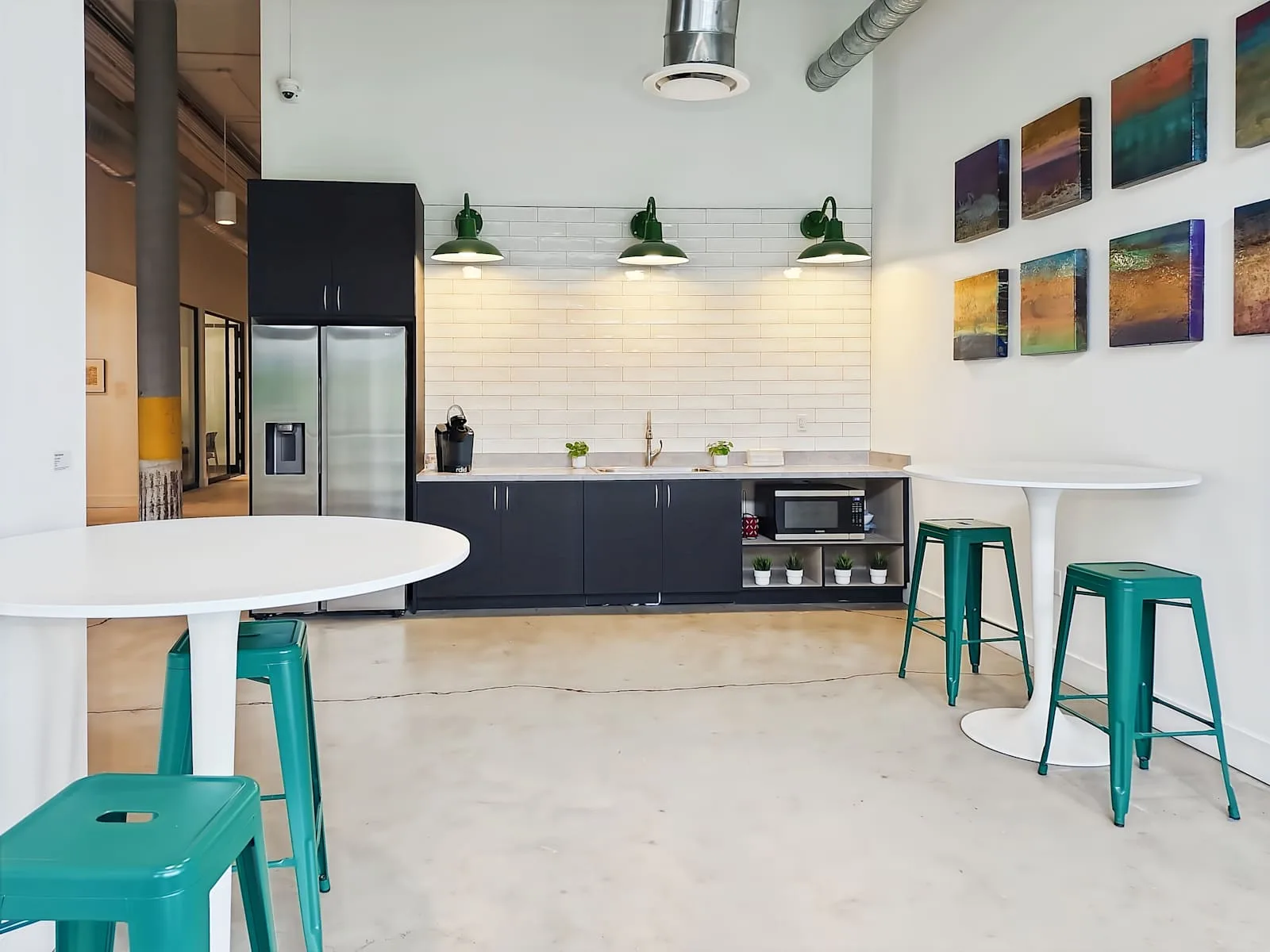Regus FL, Jacksonville - Dennis + Ives, Kitchen, Jacksonville, FL