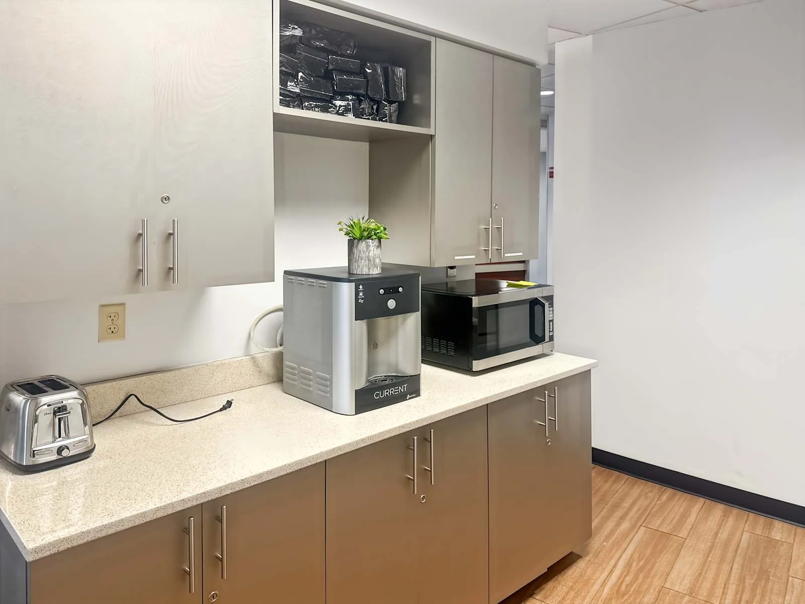 Regus FL, Tampa - Westshore Int'l Plaza, Kitchen, Tampa, FL