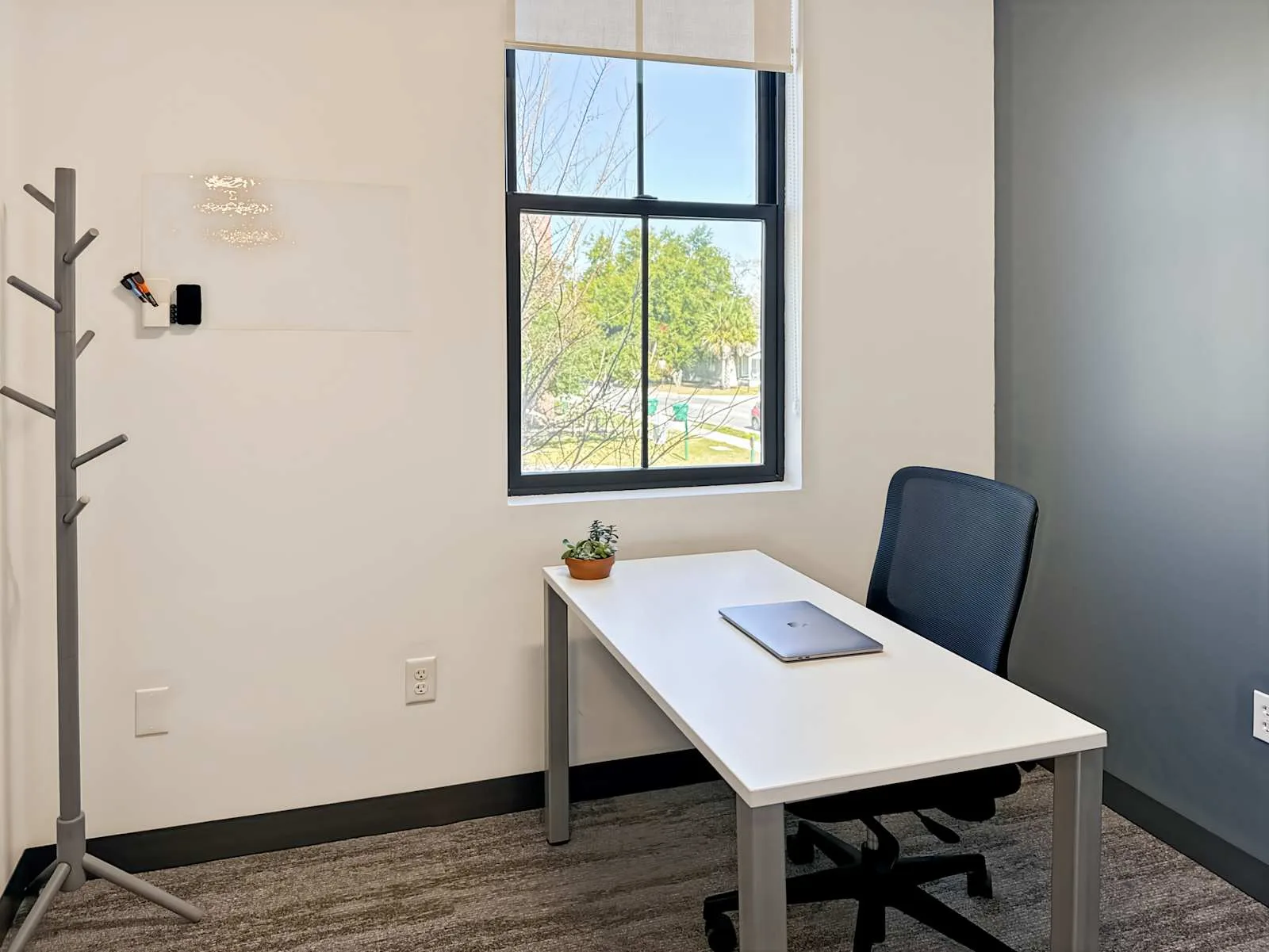 Regus FL, Winter Garden - Plant St, Private office, 1 desk, Winter Garden, FL