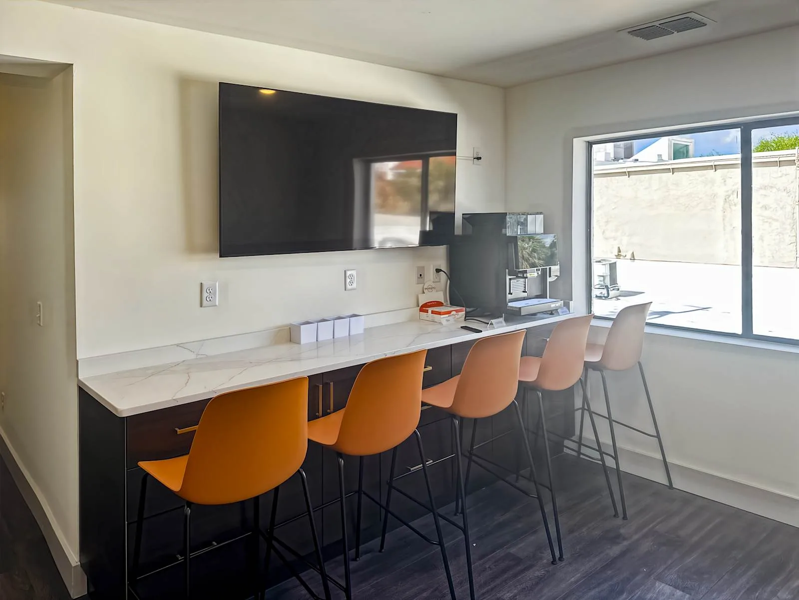 Regus FL, Winter Haven - 3rd St NW, Kitchen, Winter Haven, FL