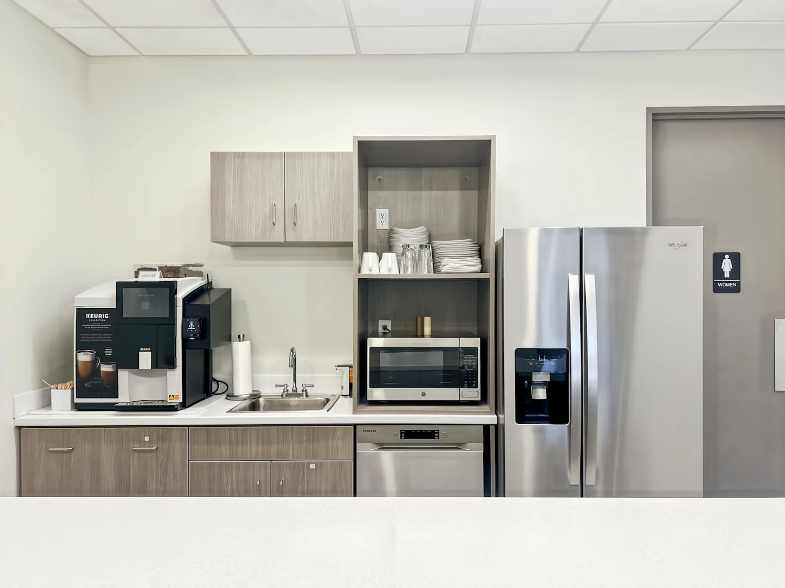 Regus IN, Fort Wayne - Indiana Michigan Power Building, Kitchen, Fort Wayne, IN