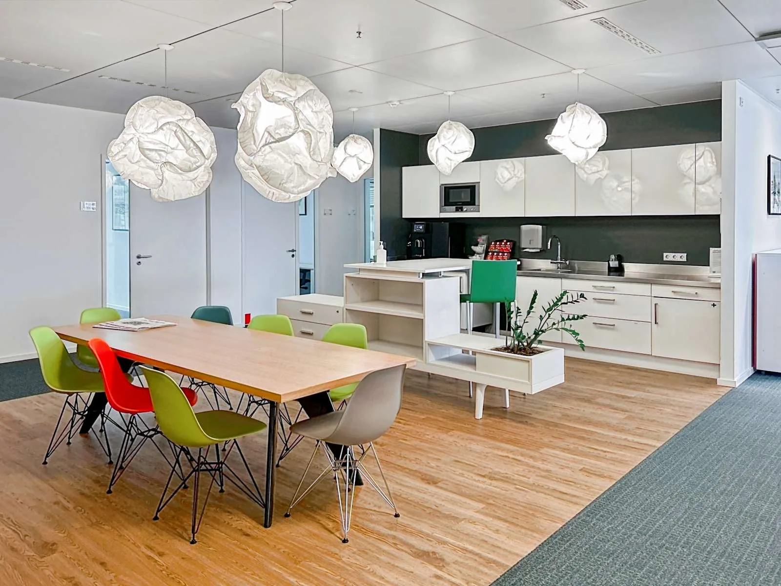 Regus FRANKFURT, THE SQUAIRE Business Center, Küche, Frankfurt am Main