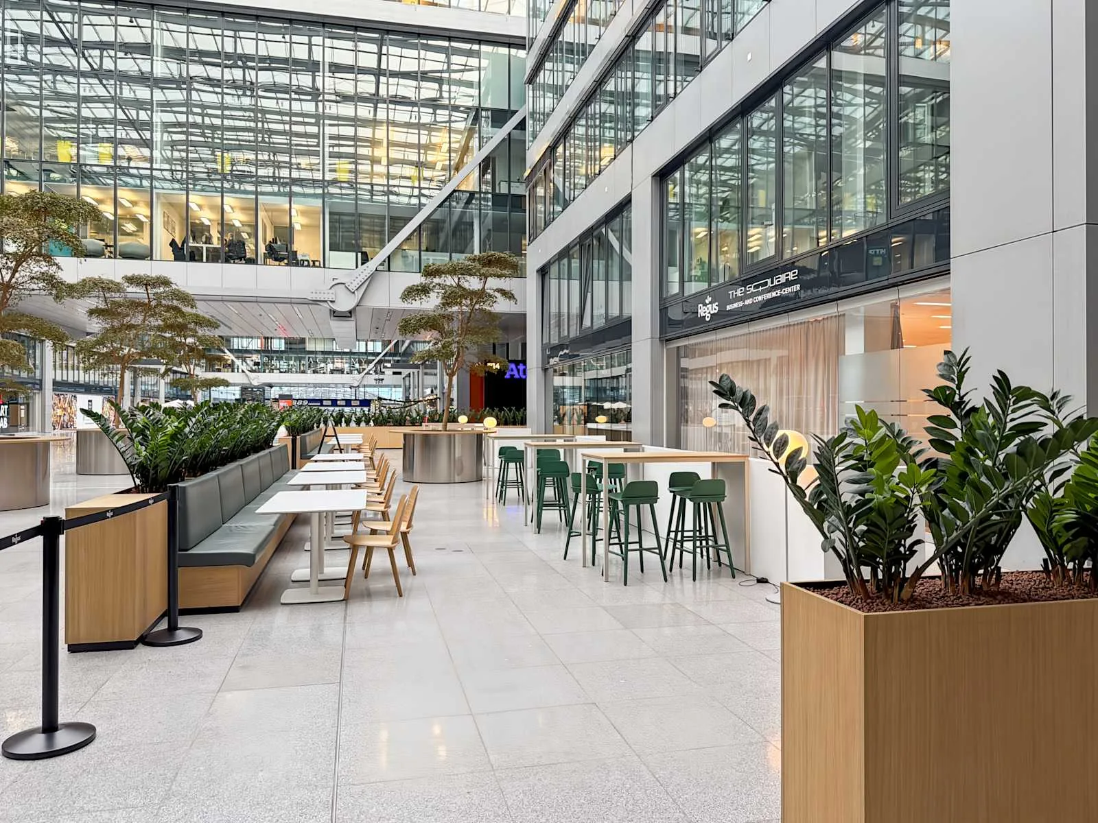 Regus FRANKFURT, THE SQUAIRE Conference Center, Gemeinschaftsbereich, Frankfurt am Main