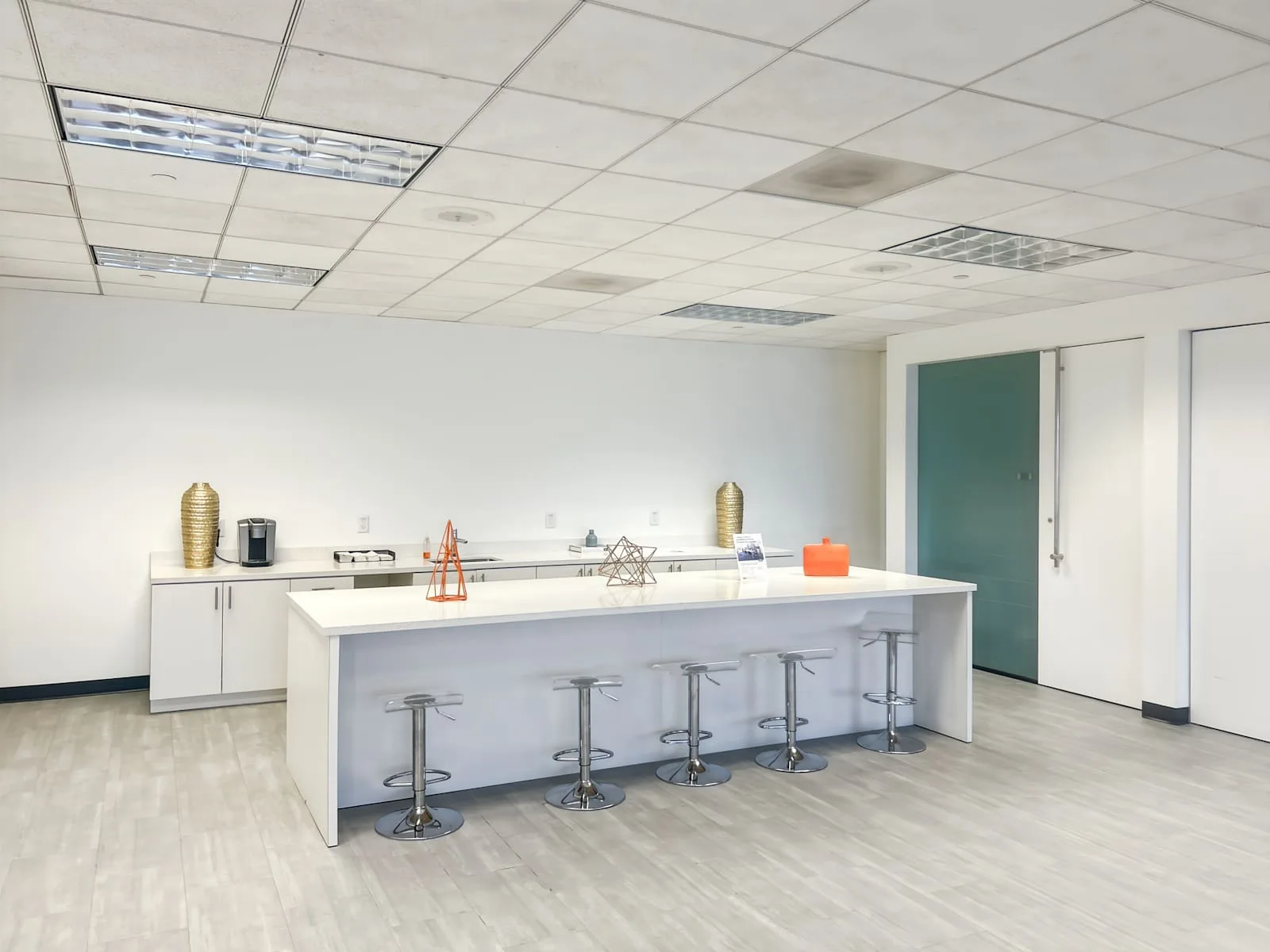 Regus GA, Atlanta - 191 Peachtree Street, Kitchen, Atlanta, GA
