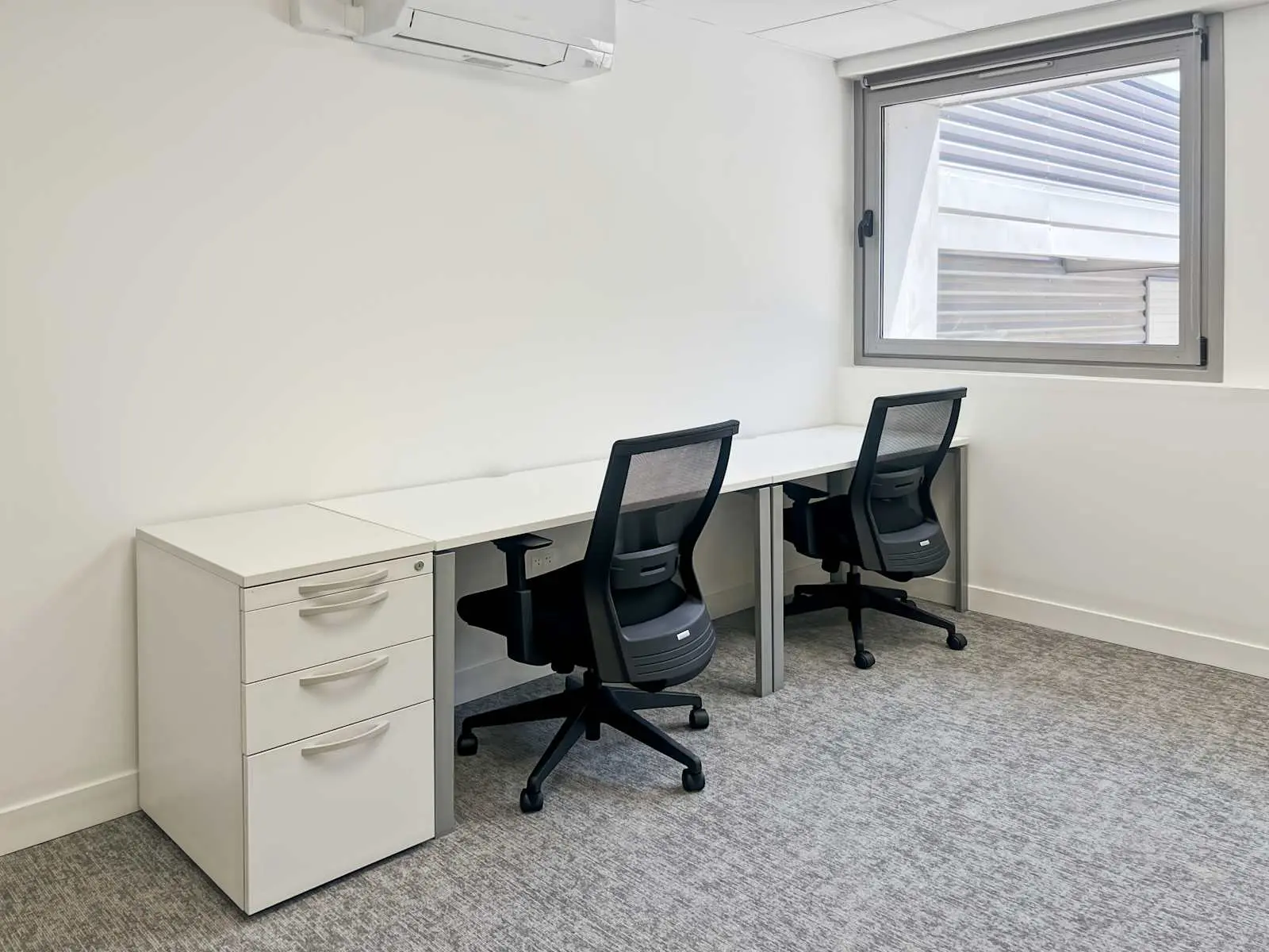 Regus Grenoble, Fontaine, Private office, 2 desks, Fontaine